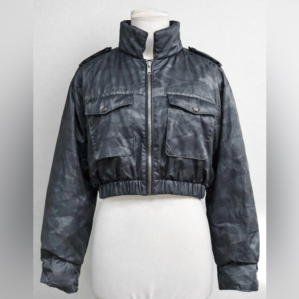 AE Studio NWT Black Tonal Camo Cropped Light Puffer Jacket Size Small